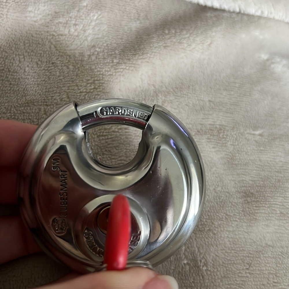 HEAVY DUTY CUBESMART Lock and 2 KEYS for Storage Units - Picture 3 of 3